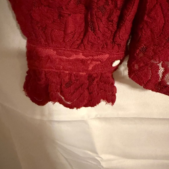 Elegant Red Lace Blouse - Picture 4 of 10